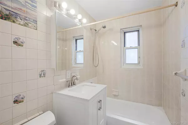 Hollis, NY 11423,196-35 Dunton Ave Hollis #1