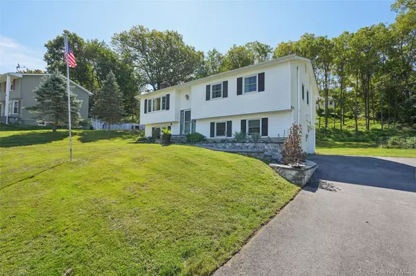 12 Sturr LN, Florida, NY 10921