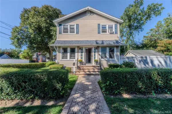 197 S 4th ST, Lindenhurst, NY 11757