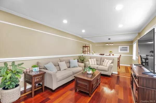 Centereach, NY 11720,70 Hunter LN