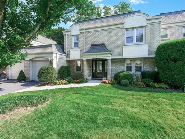 Manhasset, NY 11030,15 Fairway CIR #15