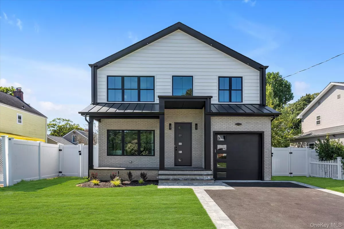 Syosset, NY 11791,18 Anita AVE