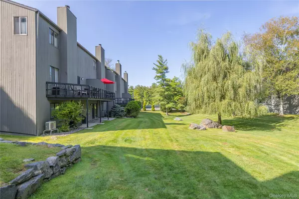 Hartsdale, NY 10530,106 Stone Oaks DR