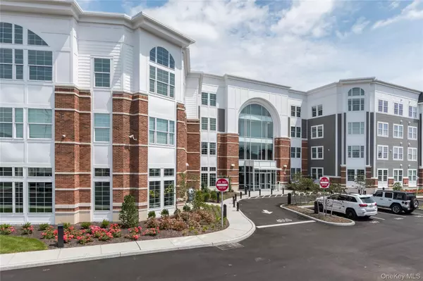 Lindenhurst, NY 11757,75 E Hoffman AVE #2067