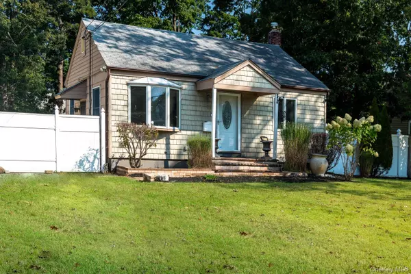 Central Islip, NY 11722,11 McGowan LN