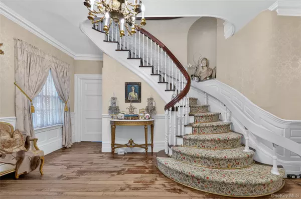 Old Westbury, NY 11568,42 Clocktower LN