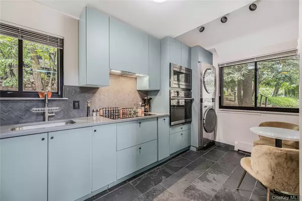 Dobbs Ferry, NY 10522,2 Tree Top LN