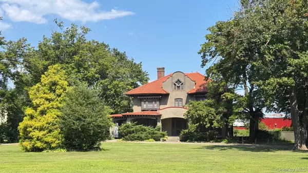 2323 US Route 9,  Hudson,  NY 12534