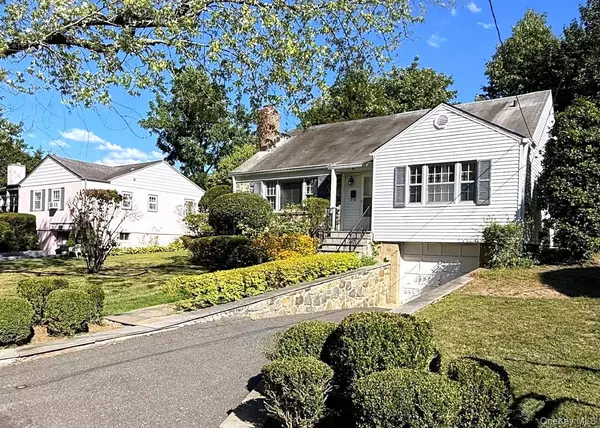 42 Holly PL, Larchmont, NY 10538