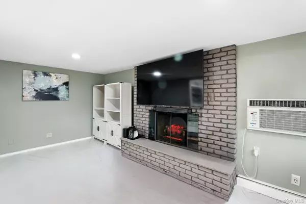 Seaford, NY 11783,3532 Waverly AVE