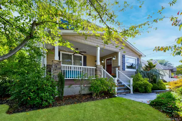 55 Singworth ST,  Oyster Bay,  NY 11771