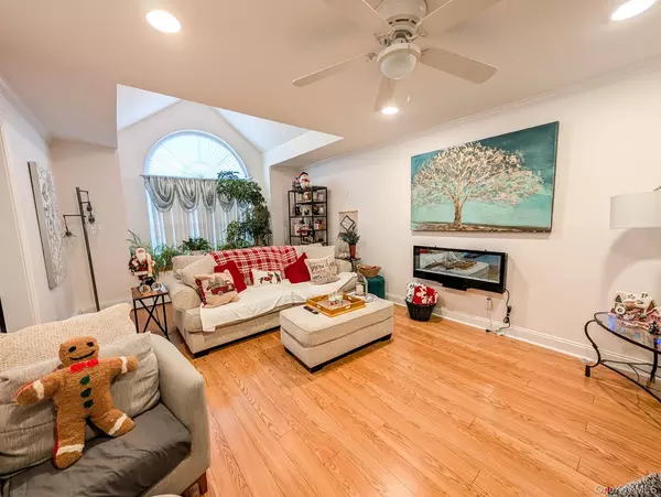 Coram, NY 11727,30 Howard DR