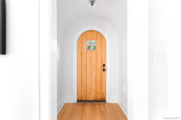 Bayport, NY 11705,263 Fairview AVE