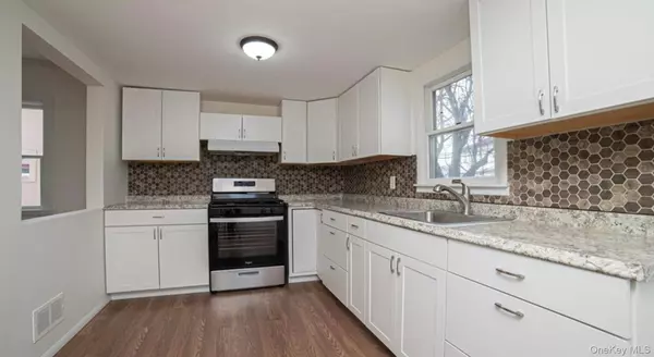 Hicksville, NY 11801,62 Cedar ST