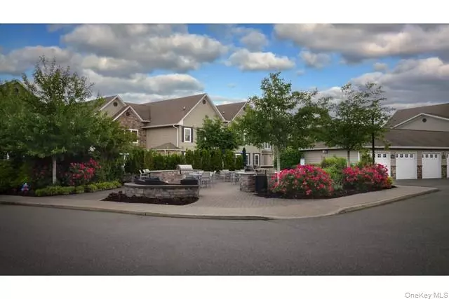 Holbrook, NY 11741,2200 Dolphin LN #1309