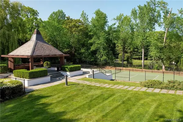 Rye, NY 10580,40 Polly Park RD