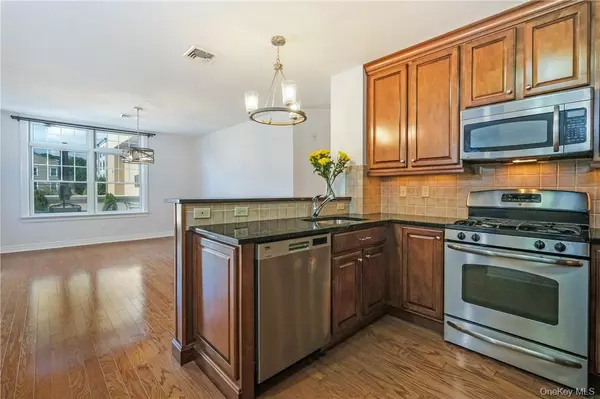 Mamaroneck, NY 10543,101 Sheldrake PL #1