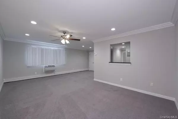 Coram, NY 11727,16 Picadilly PL #1604B