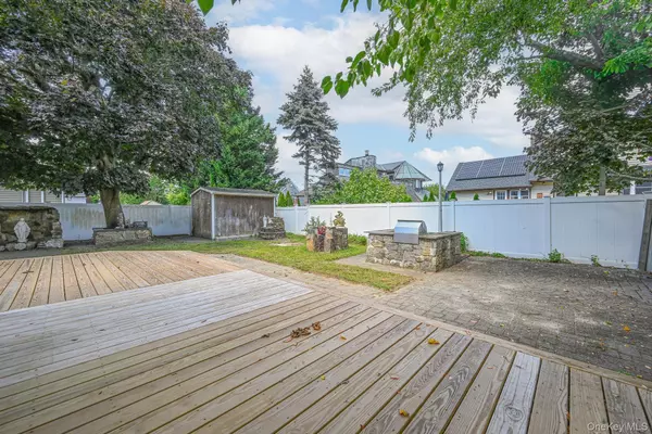 Massapequa, NY 11758,203 N Manhattan AVE