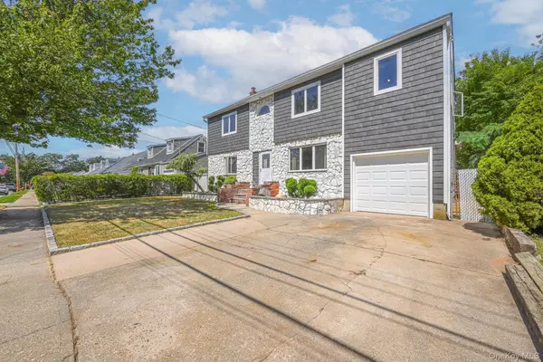 Massapequa, NY 11758,203 N Manhattan AVE