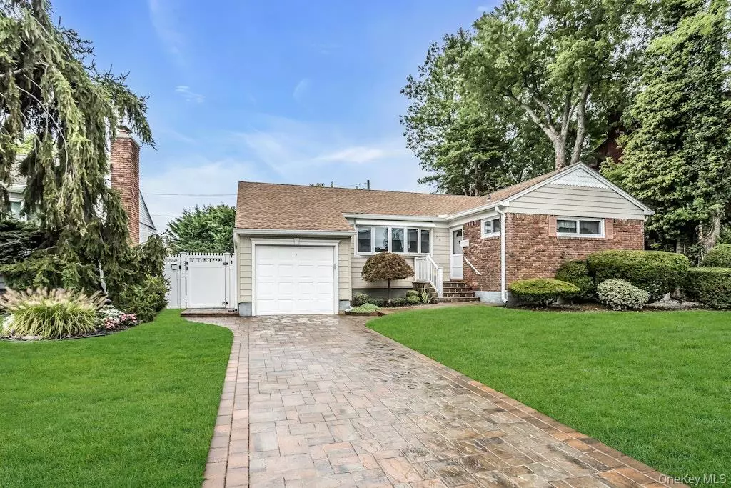 Massapequa, NY 11758,208 Daniel RD