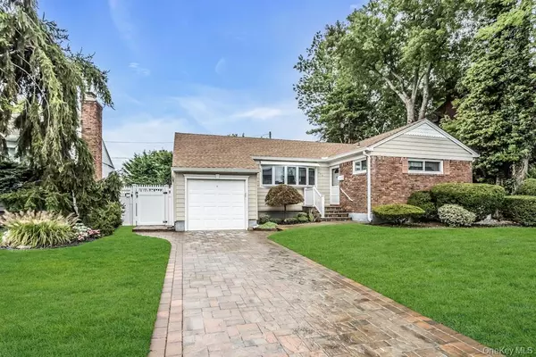 208 Daniel RD, Massapequa, NY 11758