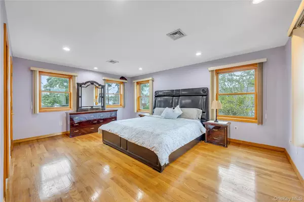 Hicksville, NY 11801,29 Grove ST