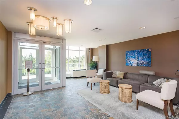 Flushing, NY 11354,40-26 college point blvd #9E