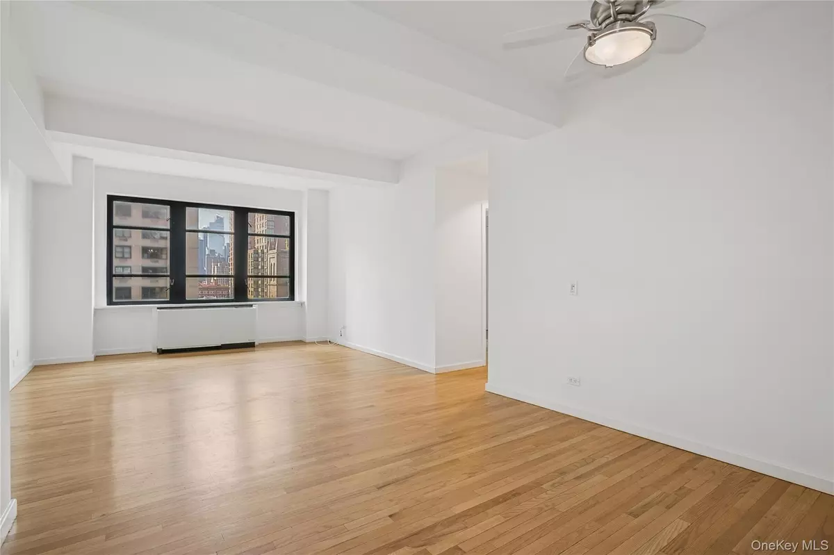 New York (manhattan), NY 10023,43 W 61st ST #12F