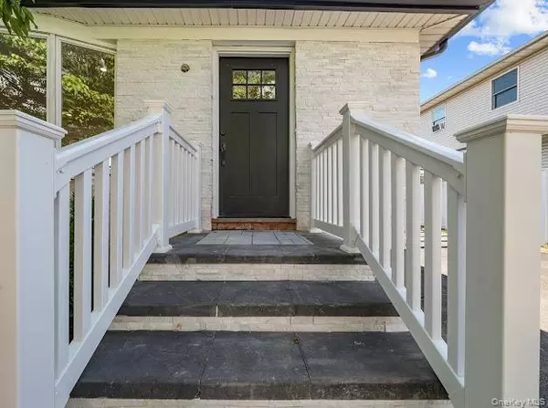 Westbury, NY 11590,9 Grayston ST