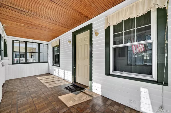 Newburgh, NY 12550,17 Nott PL