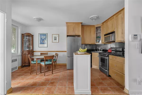 Astoria, NY 11103,2570 49th ST
