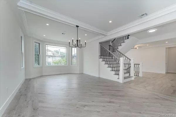 Woodmere, NY 11598,917 Greenfield RD