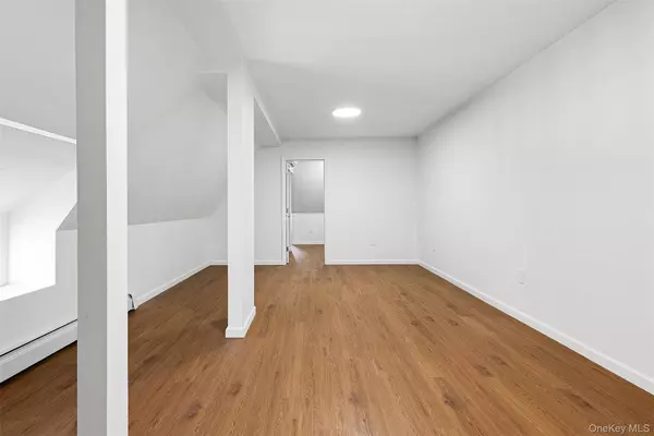 Forest Hills, NY 11375,100-05 69th AVE #3rd Floor