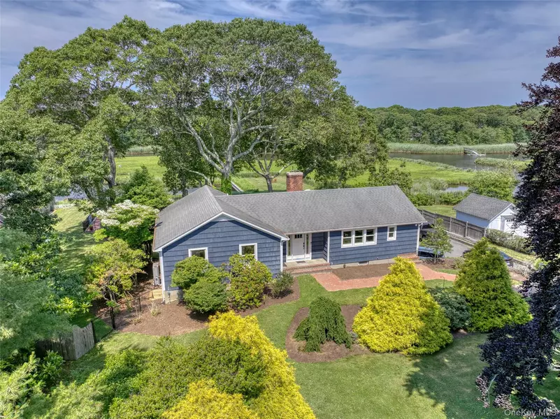 3 Bishop AVE, Westhampton, NY 11977