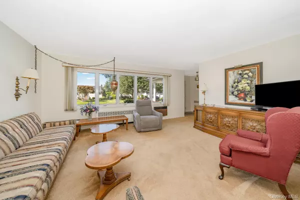 Massapequa, NY 11758,558 N Hawthorne ST