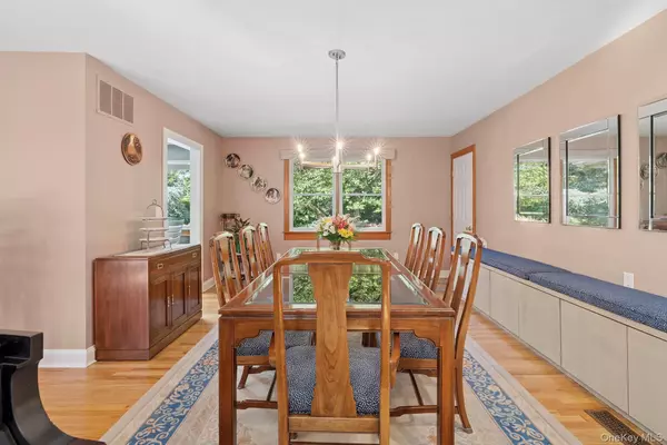 Wading River, NY 11792,28 Plain View DR