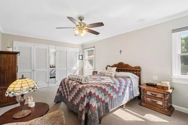 Wading River, NY 11792,28 Plain View DR