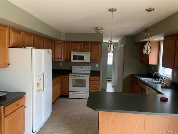 Pine Bush, NY 12566,14 Shannon LN