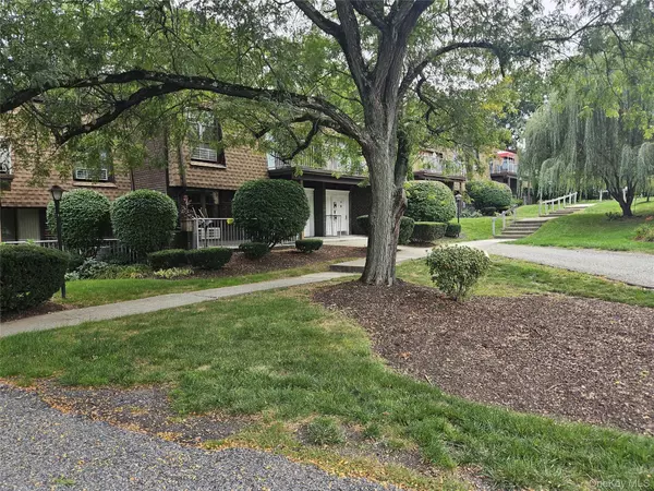 Newburgh, NY 12550,424 Carpenter AVE #11