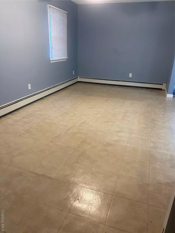 East Northport, NY 11731,34 MARKWOOD LN