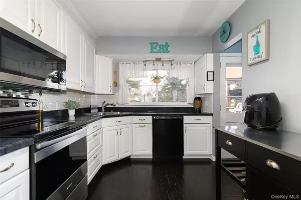 Red Hook, NY 12571,11 Cambridge DR