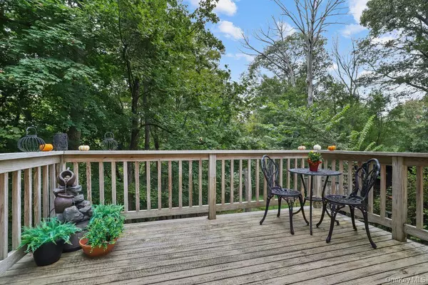 South Salem, NY 10590,8 Hemlock RD