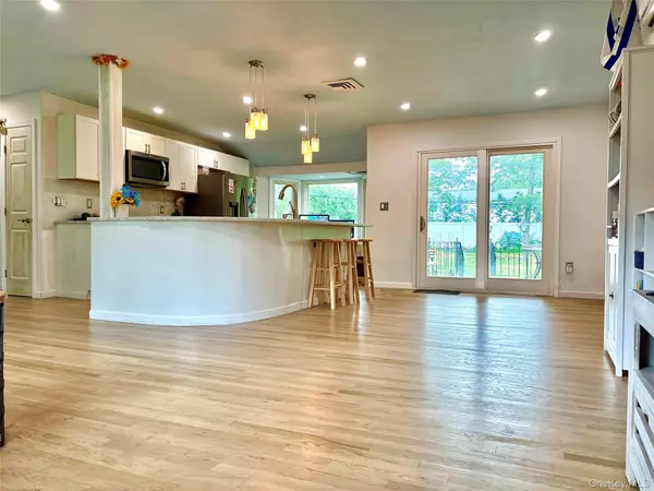 Dix Hills, NY 11746,22 Fuller ST