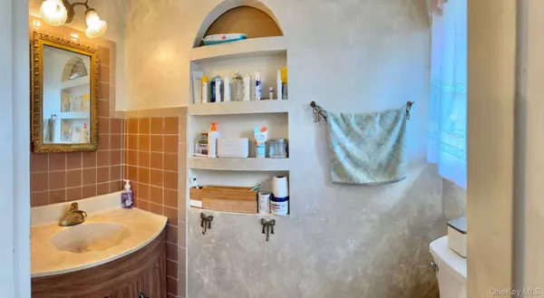 Dix Hills, NY 11746,22 Fuller ST