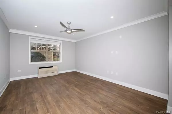 Glen Cove, NY 11542,1100 Avalon ST #S1219