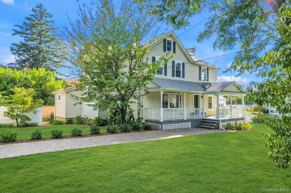Port Washington, NY 11050,2 Smull LN