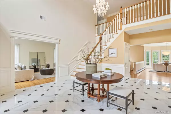 Northport, NY 11768,10 Rolling Meadow LN