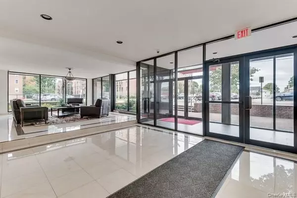 Mineola, NY 11501,225 First ST #2E