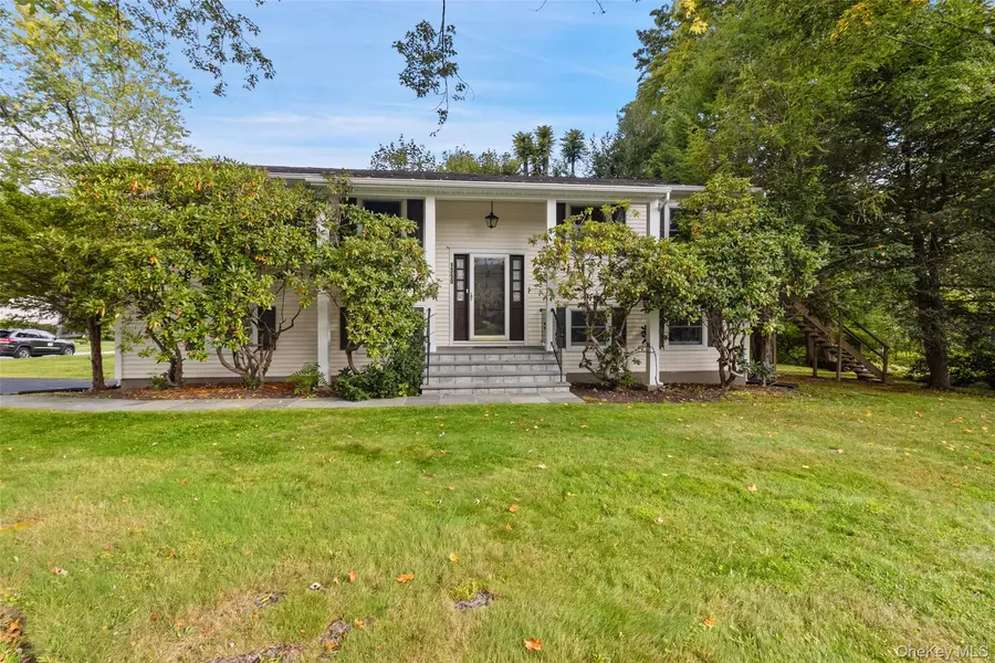 1350 Ellen LN, Yorktown Heights, NY 10598